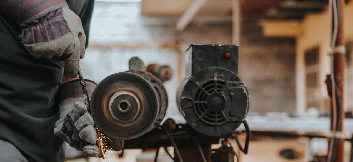 Ślusarz i technik włókiennik zawodami przyszłości? Ja jestem za