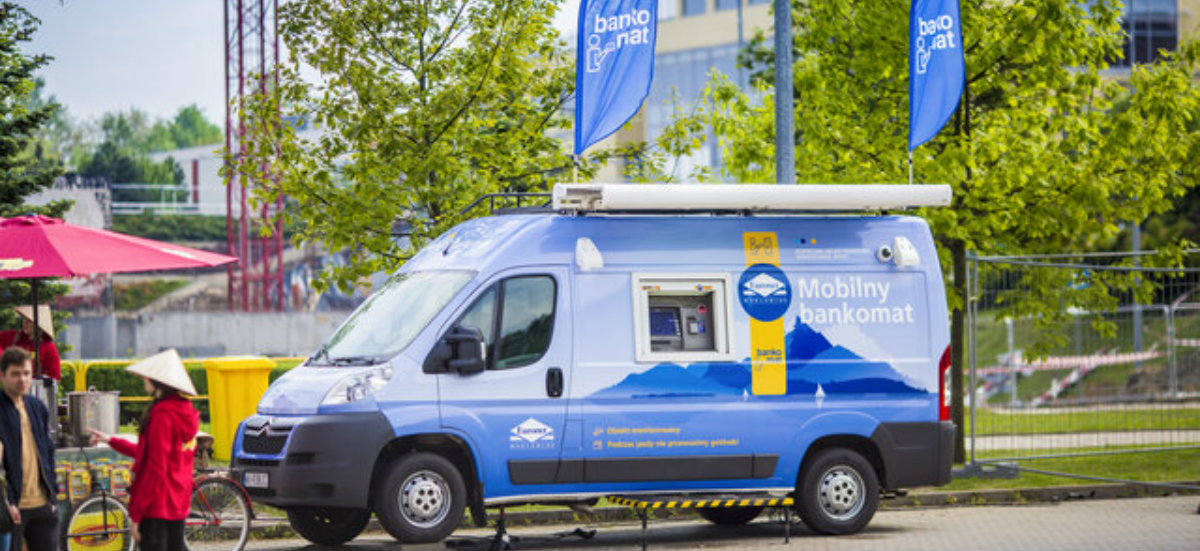 Euronet wprowadza mobilne bankomaty. Obsłużą klientów festiwali muzycznych