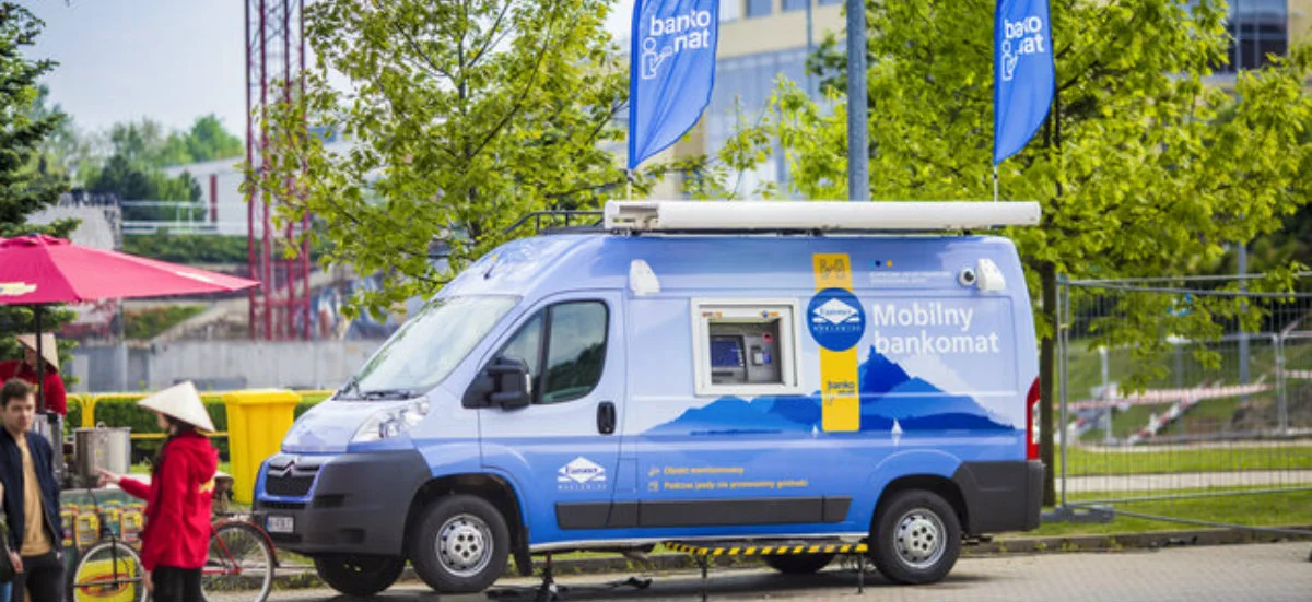 Euronet wprowadza mobilne bankomaty. Obsłużą klientów festiwali muzycznych