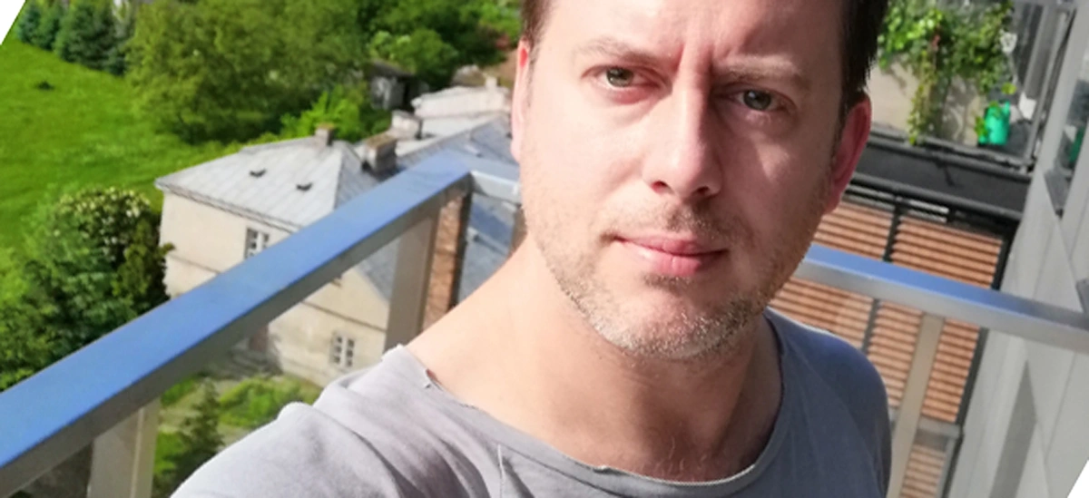 Wrzuca newsowe pigułki na Facebooka, aby ludzie mogli „zabłysnąć przy kawie”