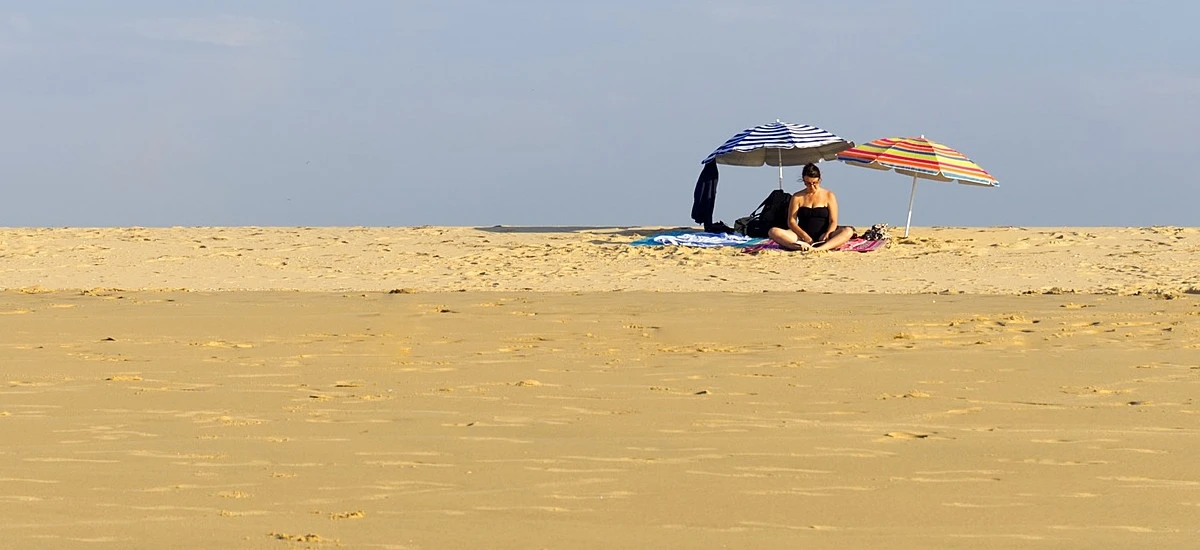 Wakacyjne oblężenie kiosków. Kolporter chwali się sprzedażą nad polskim morzem