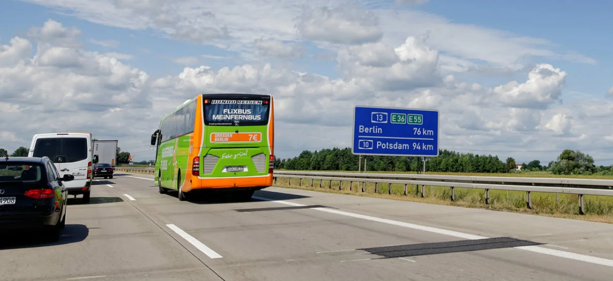 BlaBlaBus wchodzi do Polski i rzuca wyzwanie FlixBusowi. Wrócą bilety za złotówkę?