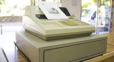 Koniec kas fiskalnych ucieszył przedsiębiorców. e-VAT może być dla nich pułapką