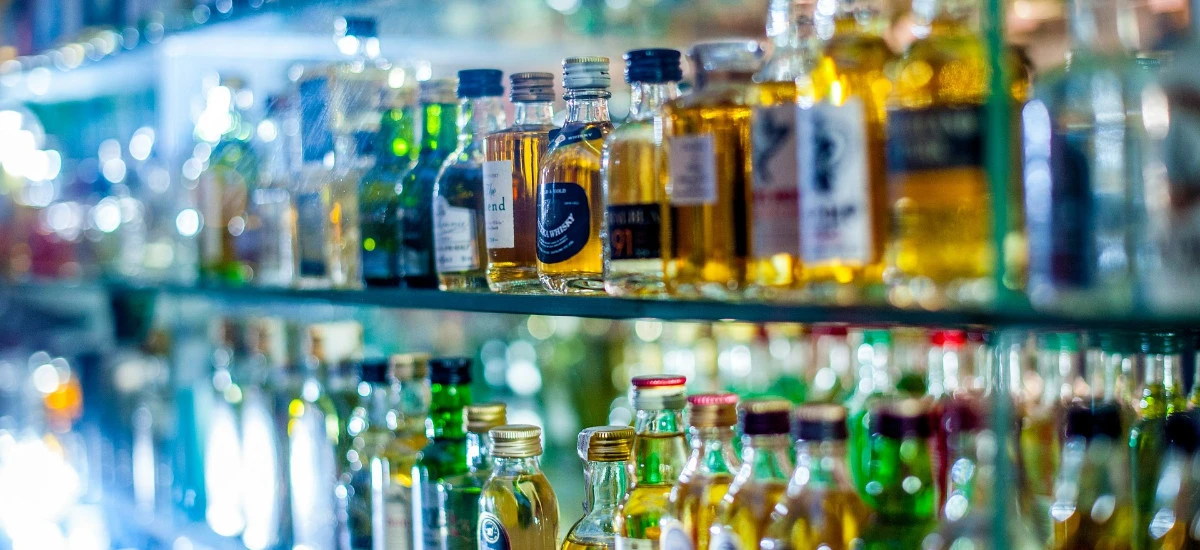 Alkohol w pracy. Możesz być w sztok pijany, ale szef nie ma prawa zbadać cię alkomatem. Na zmianę przepisó nie ma co liczyć