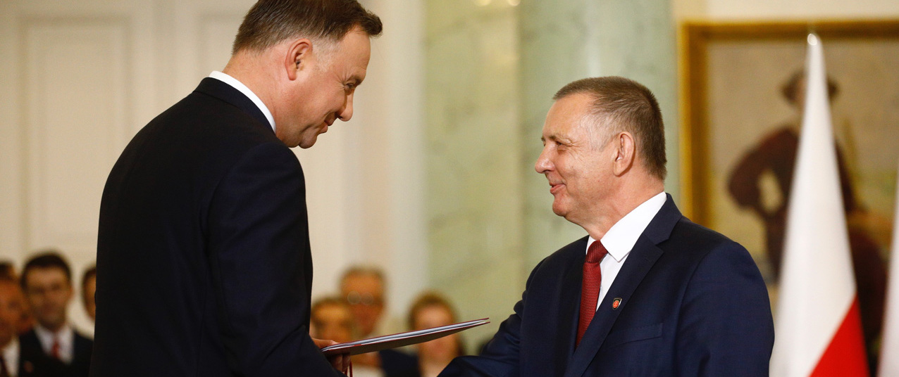 Masowe zwolnienia w skarbówce. Utajniony raport NIK ma uderzać w Banasia