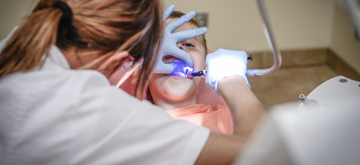 dentyści w szkole koszty
