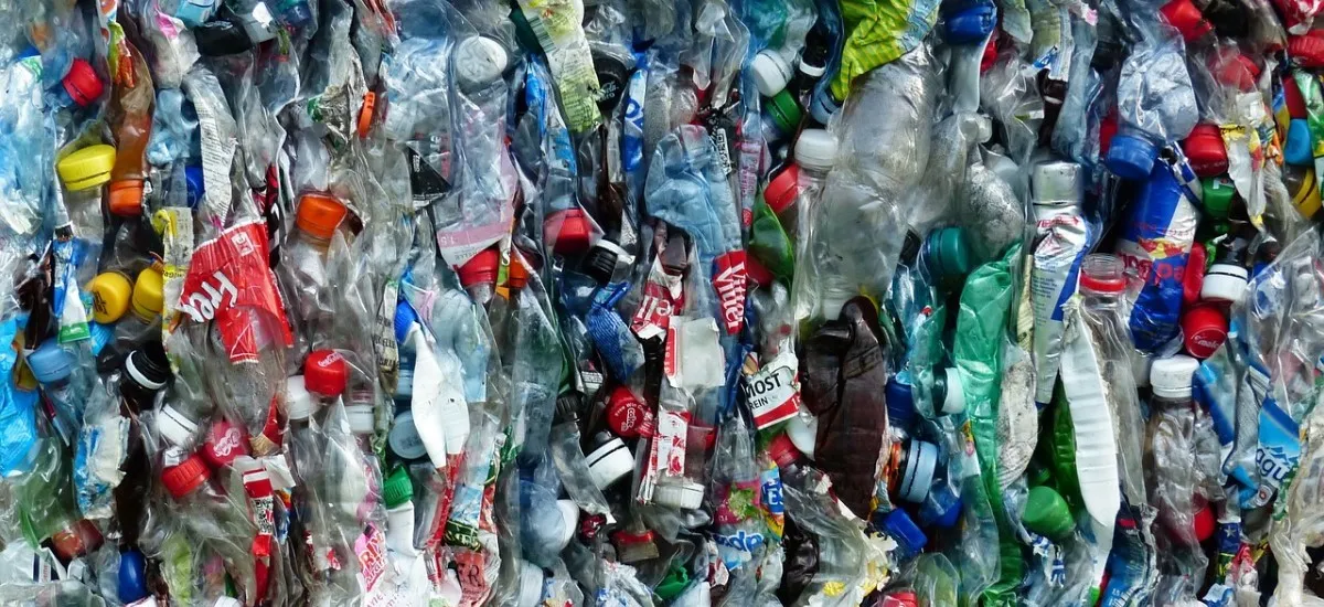 Budowa dróg w Polsce. Asfalt z plastiku jest wytrzymały i tani