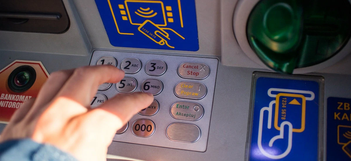 Będą problemy w bankach. Długi weekend bez konta, Blika, przelewów. Na samą myśl robi mi się gorąco
