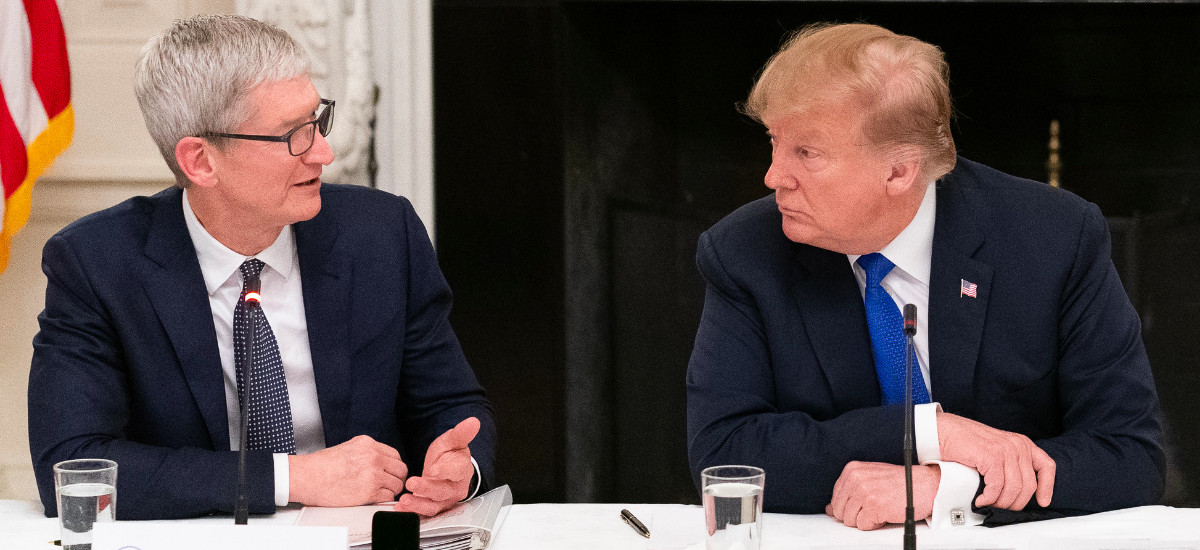 Donald Trump i Tim Cook. Szef Apple wyciska ten dziwny związek jak cytrynę