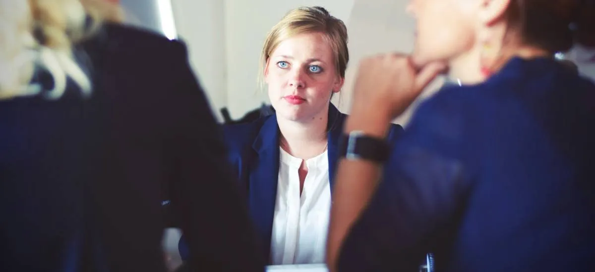 Najatrakcyjniejsza oferta pracy? Pięć tysi, fura, komóra, karnet na siłownię i pakiet medyczny