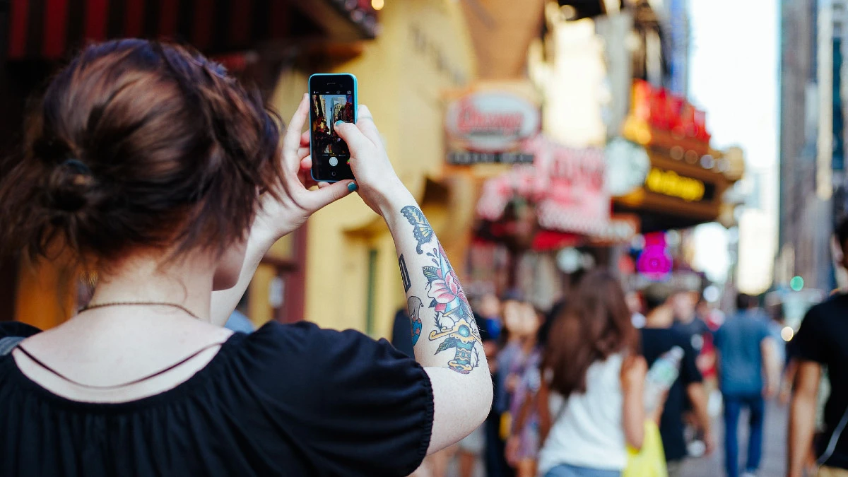 Zawód influencer. Pracuje na pół etatu, zarabia 10 tys. zł