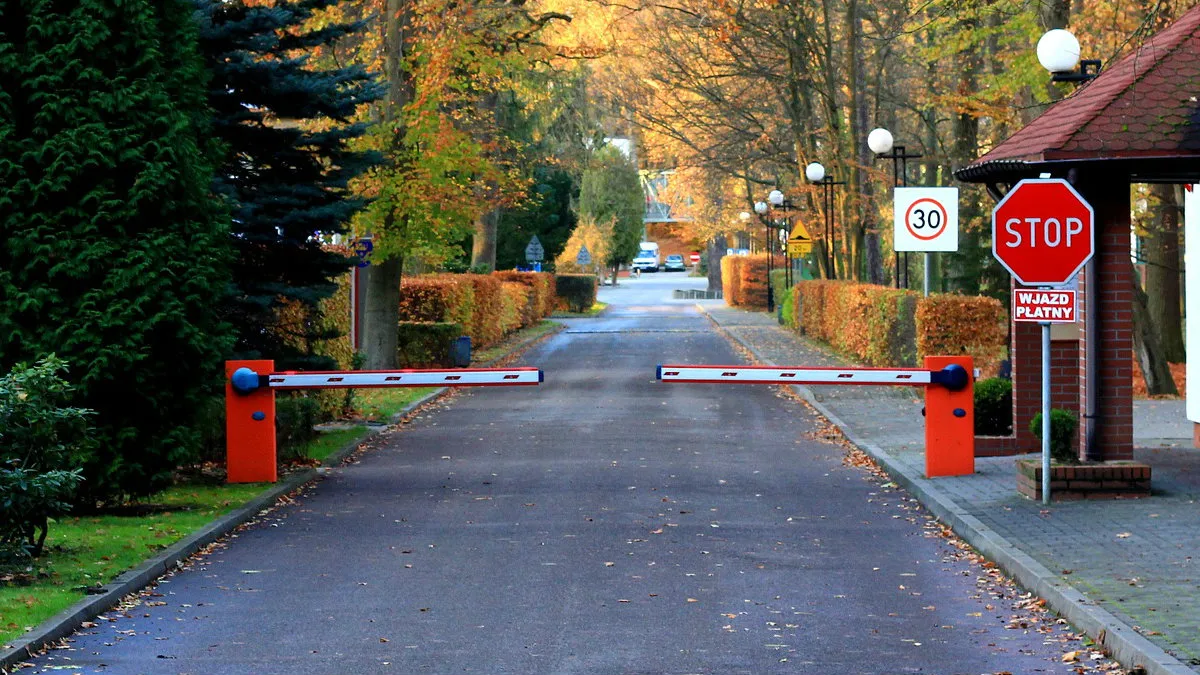 Płaca minimalna kosi etaty. Bezpieczni są tylko pracownicy, których nie da się zastąpić automatami