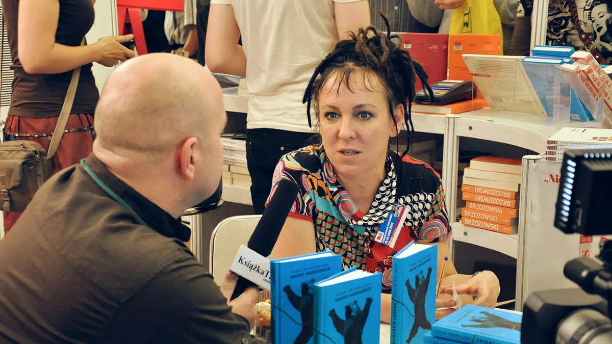 Olga Tokarczuk miała nie płacić skarbówce za Nobla. Panie ministrze, co jest?