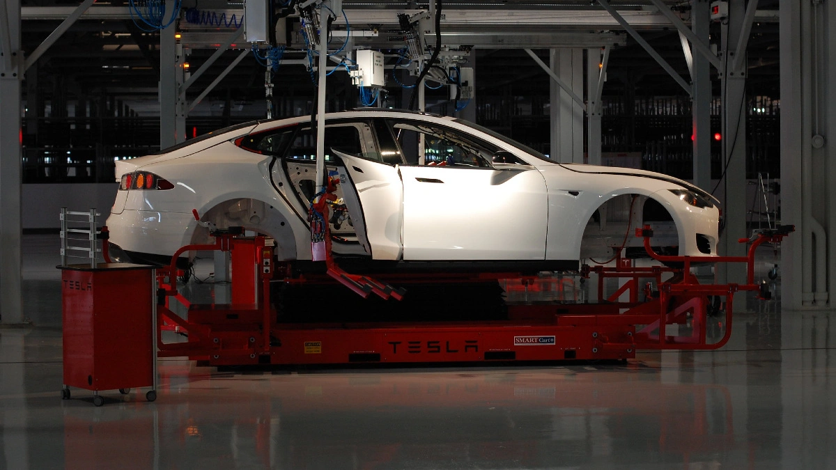 Elon Musk wywołał rewolucję w przemyśle samochodowym. Ofiar będą tysiące  