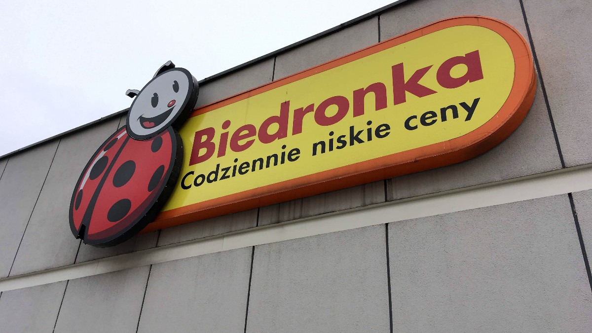 Zakaz handlu w niedzielę. Biedronka rusza z wypożyczalniami książek