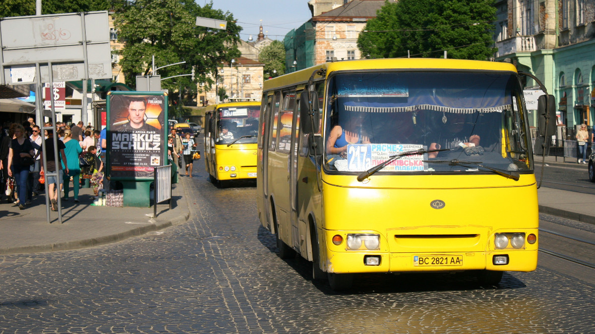 Lwów. Życie tylko na pierwszy rzut oka wygląda tu normalnie
