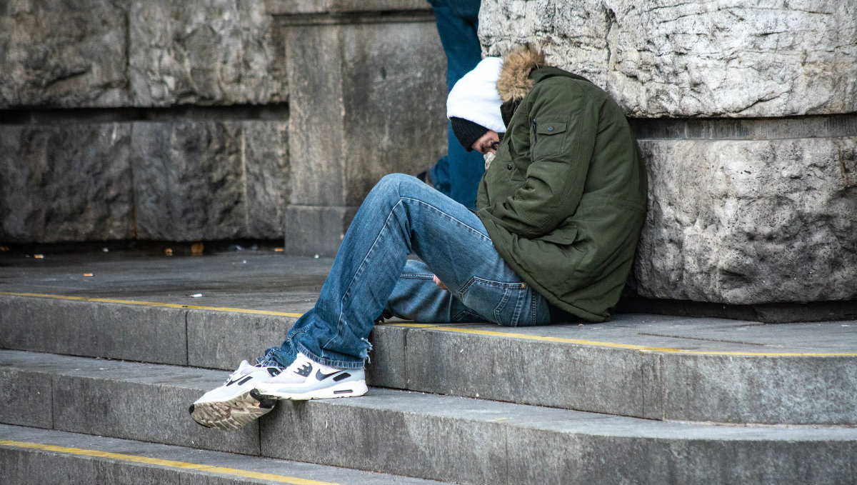 Coraz więcej pracujących ma problem, by wyżyć z pensji do pierwszego. Polska wysoko w niechlubnym rankingu