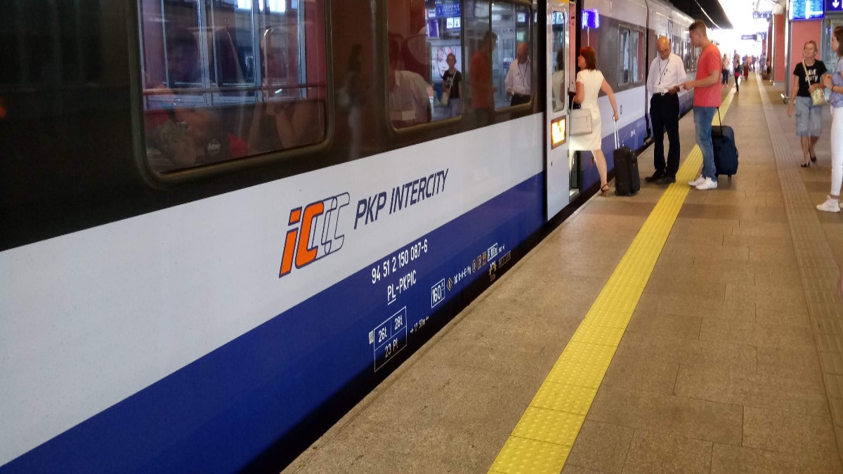 pkp-intercity-pociag-pasazer