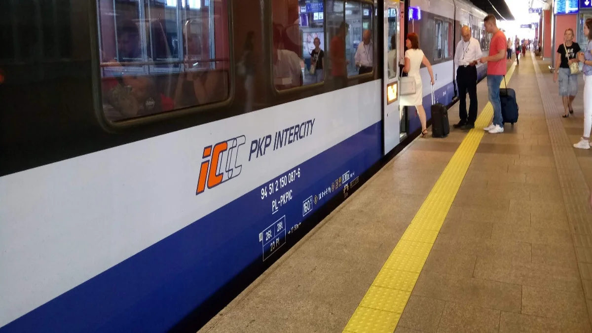 pkp-intercity-pociag-pasazer