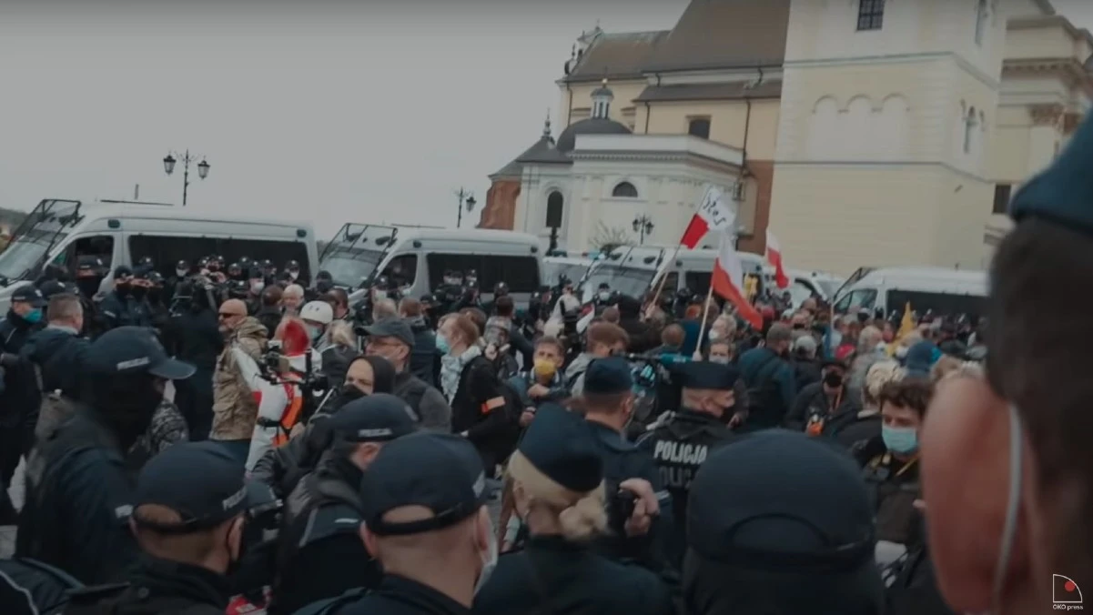 Zamknięte branże. Przedsiębiorcy szczują Polaków na pracowników sanepidu