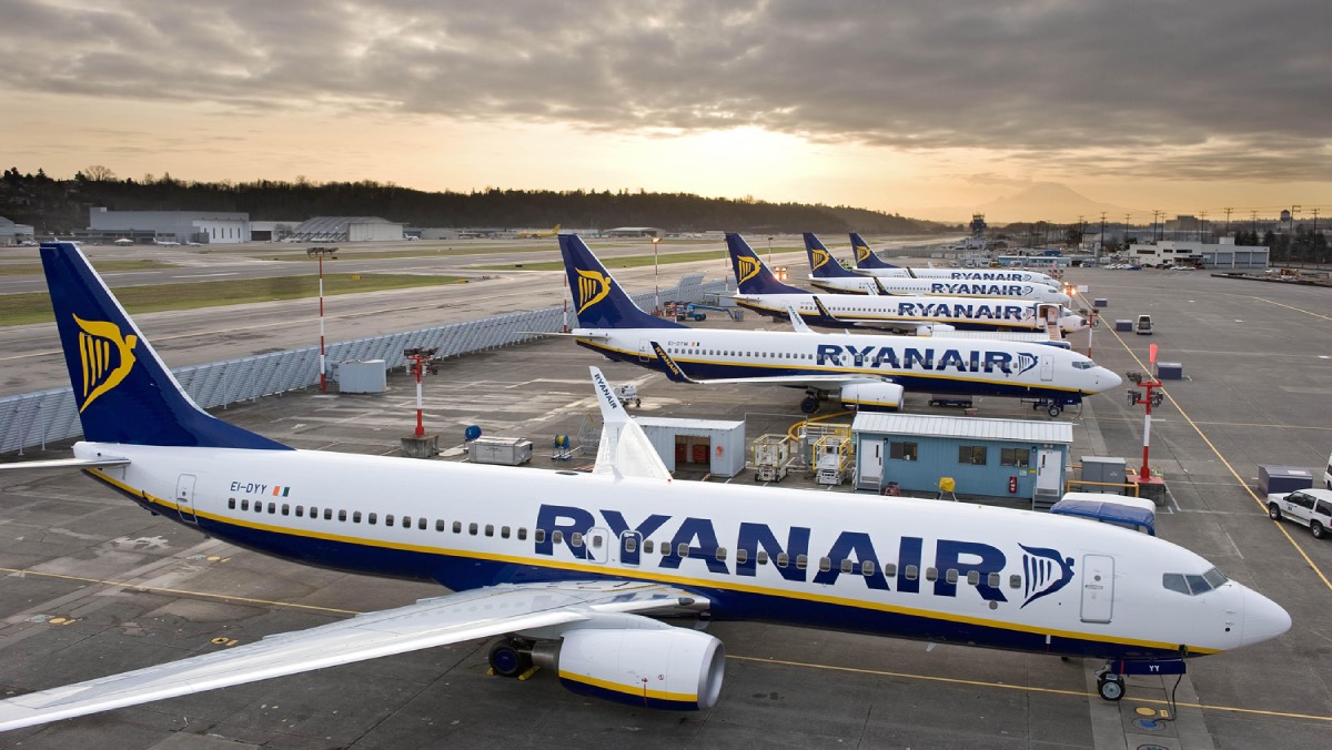Ryanair tnie rozkład połączeń. Brakuje samolotów