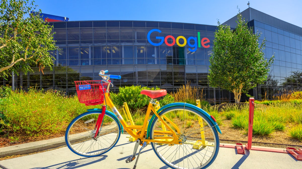 Pierwszy raz coś takiego przytrafiło się w Google'u. Przychody z reklam -10 proc., chmura +43 proc.