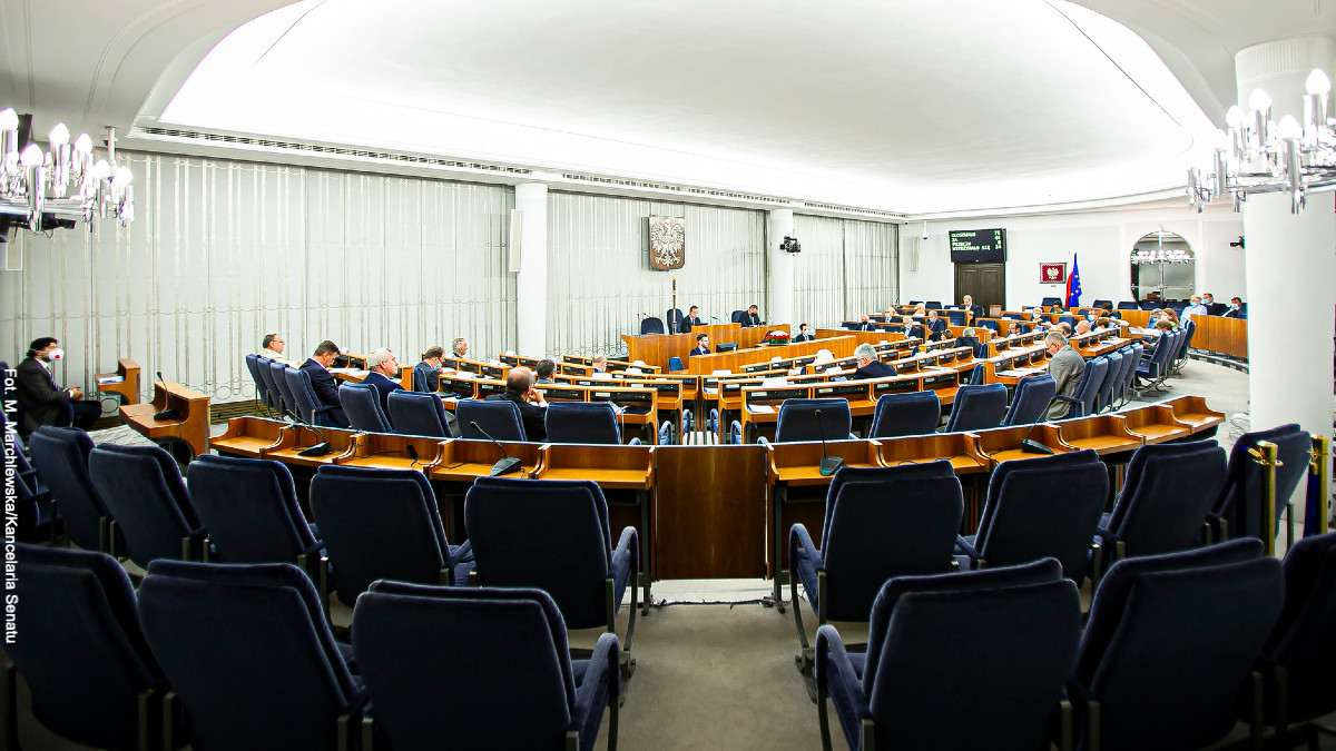 Zasiłek macierzyński. Senatorowie nie są zainteresowani sprawą obniżonych świadczeń