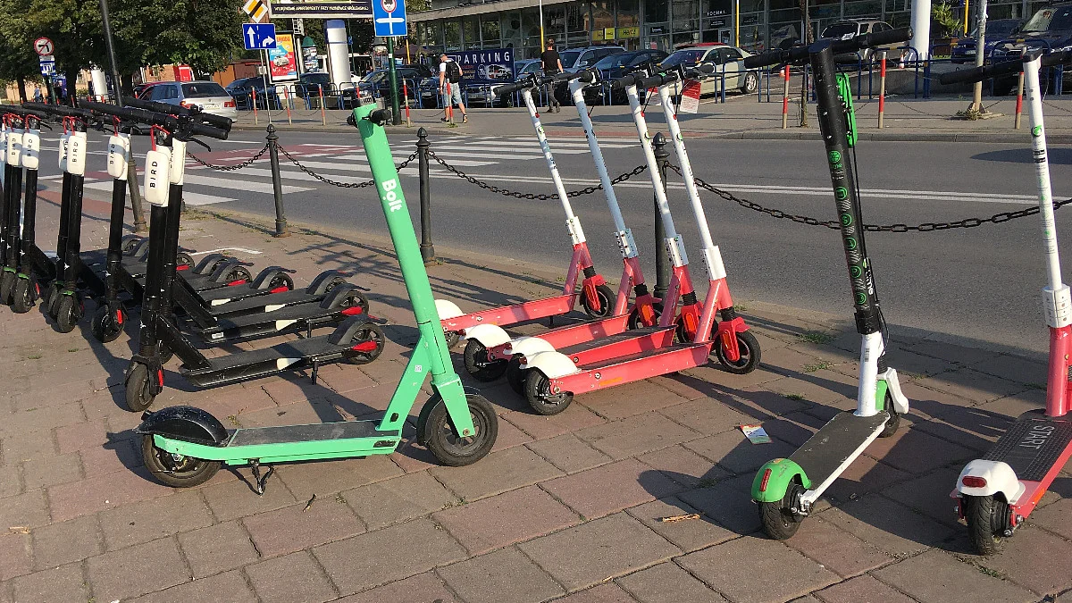 Hulajnogą elektryczną tylko po ulicy. Nowa propozycja resortu infrastruktury