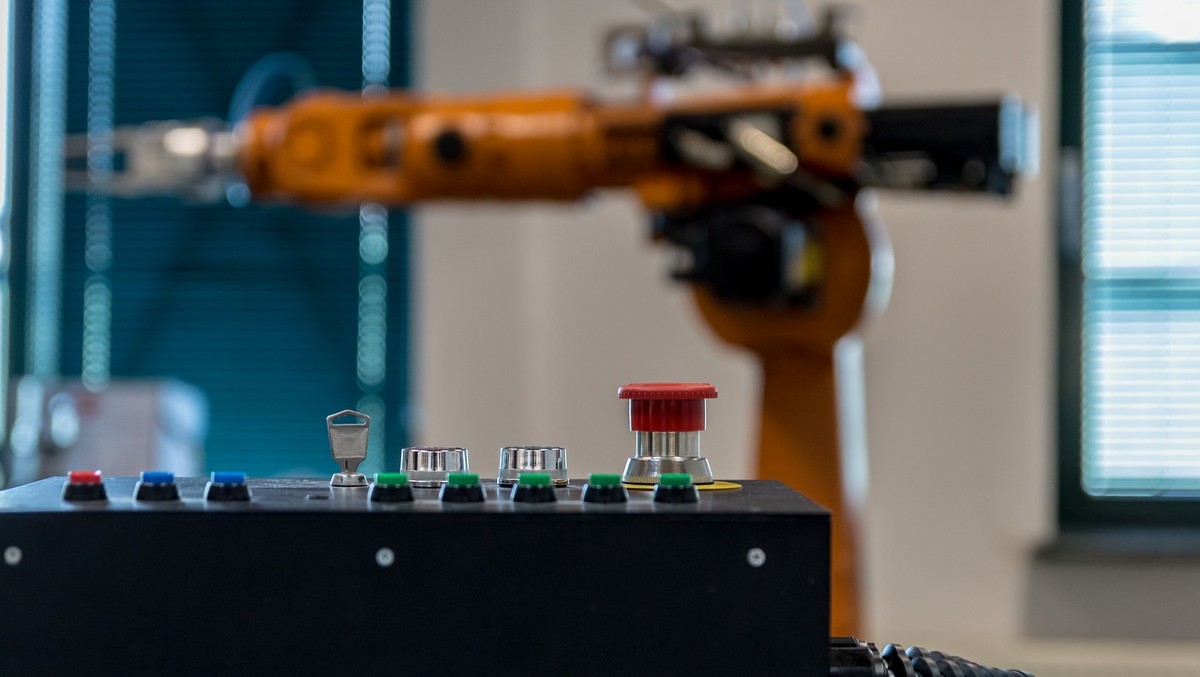 Rząd stawia na roboty. Walka ze SI i mechanicznymi wysięgnikami stanie się jeszcze bardziej nierówna