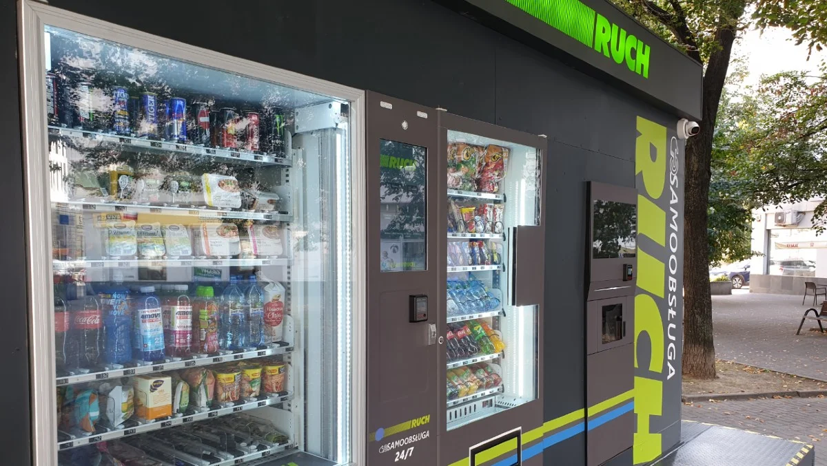 Autonomiczny kiosk Ruchu. Na razie człowiek górą w starciu z maszynami
