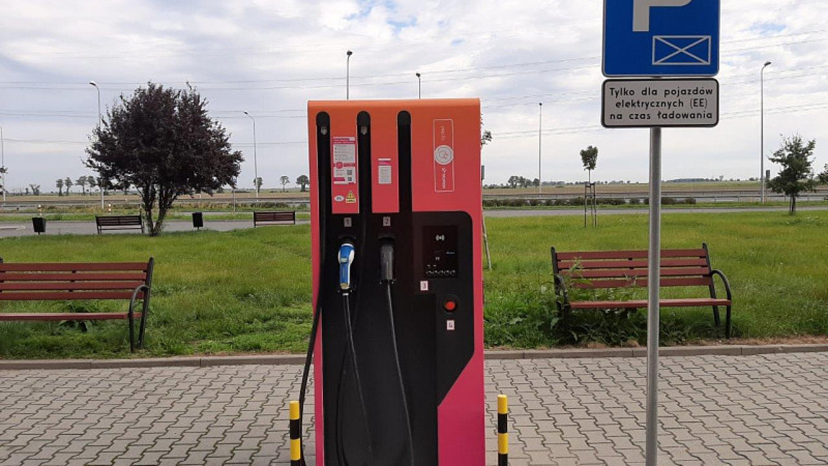 stacje-ladowania-pojazdow-elektrycznych