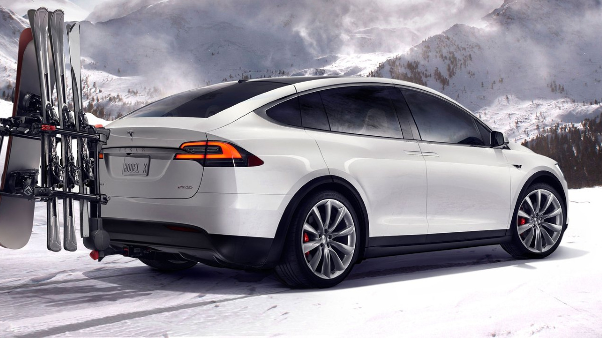 Tesla na giełdzie. Wartość spółki Elona Muska topnieje, ale na panikę o wiele za wcześnie