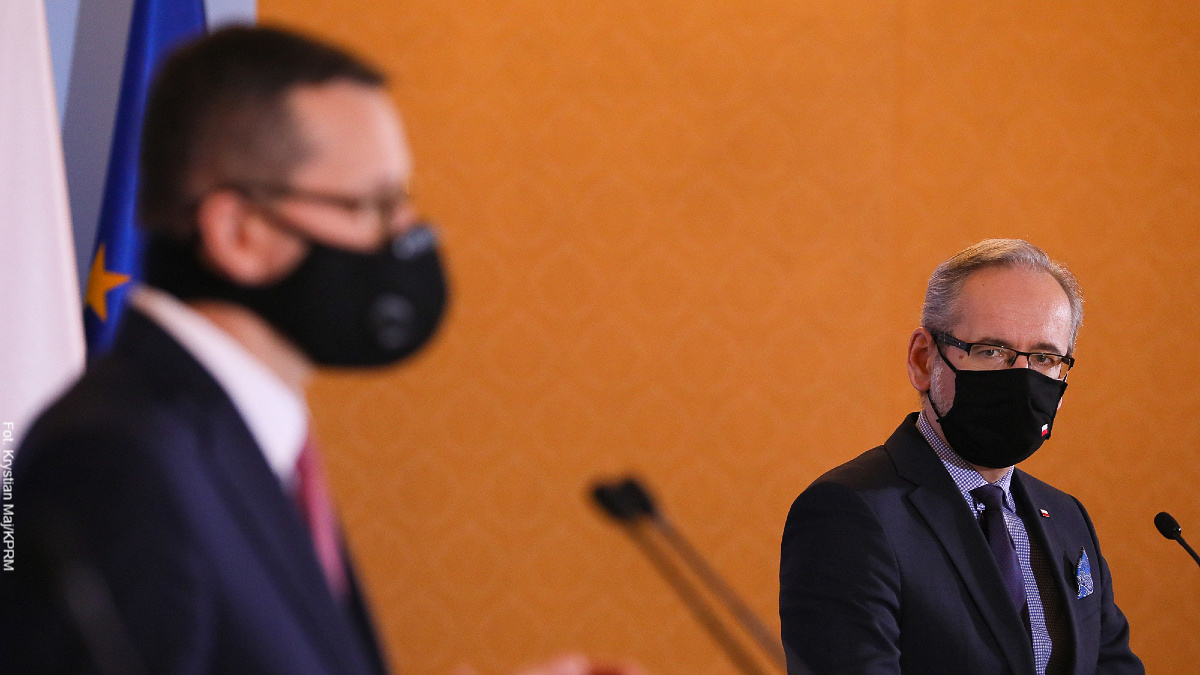 Za dwa tygodnie definitywny koniec nauki zdalnej? Rząd igra z covidem, a skarceni zostaną wszyscy Polacy