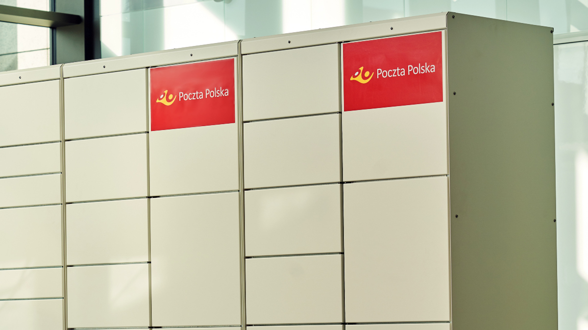 Cały kraj śmieje się z Poczty Polskiej. W swoich smartboxach zamiast paczek zostawia… awizo