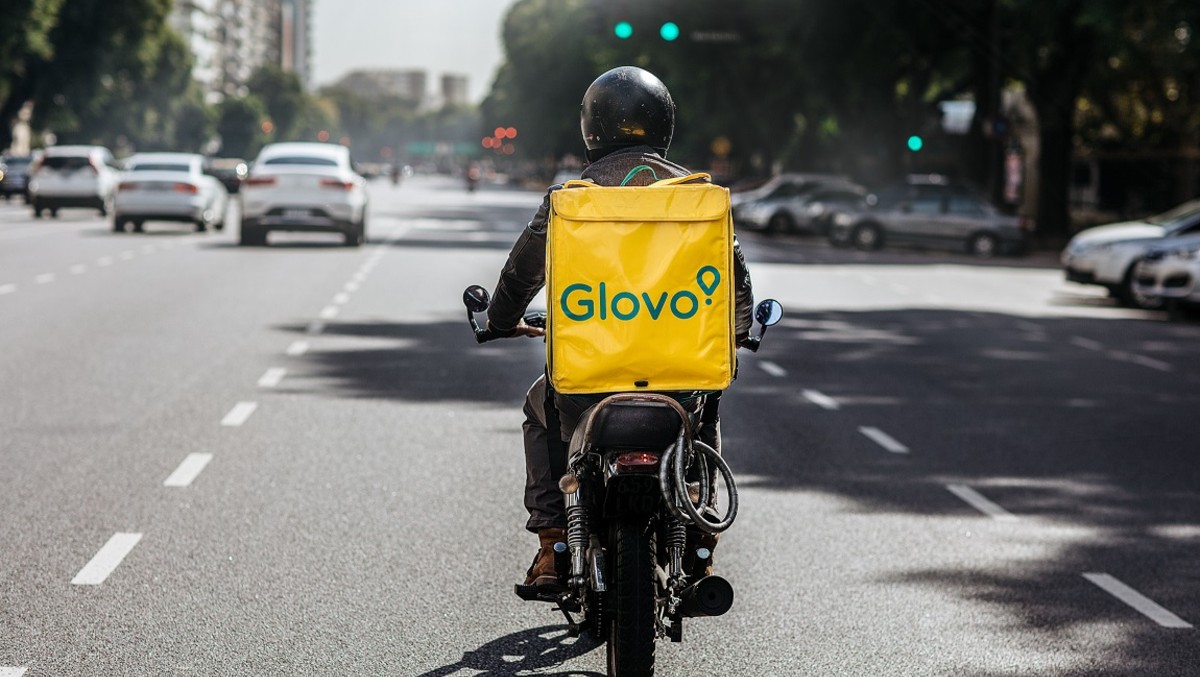 Unia uderzyła w Ubera i Glovo. Kurierzy dostaną etat, a będziesz klął w żywy kamień