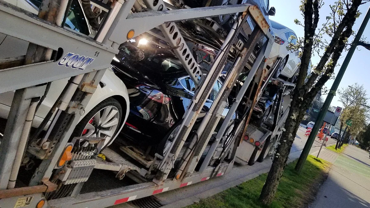 Wyniki Tesli. Elon Musk robi, co może, by upchnąć pół miliona aut do końca roku
