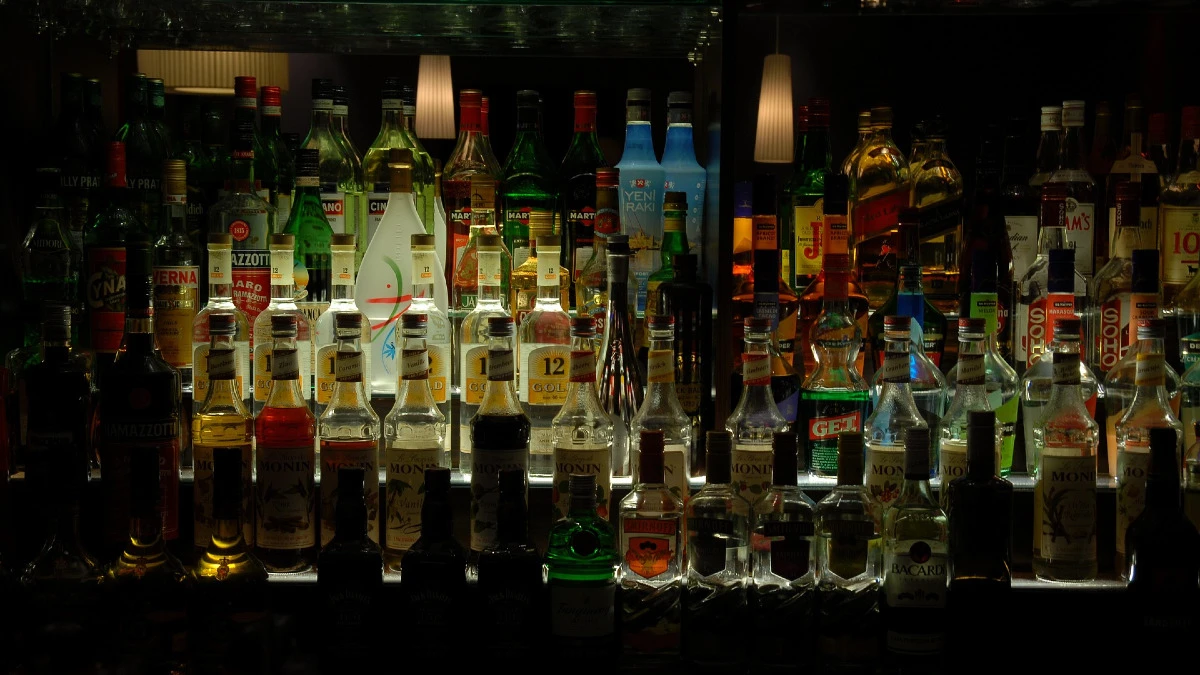 Bunt przeciw obostrzeniom. Rząd chce knajpom zabierać koncesje na alkohol