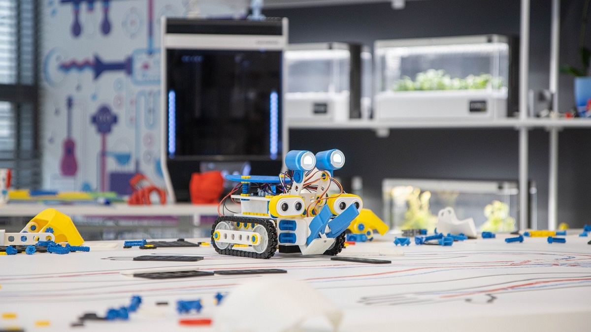 Druk i projektowanie 3D, robotyka i programowanie – definicja szkoły przyszłości według STEAM