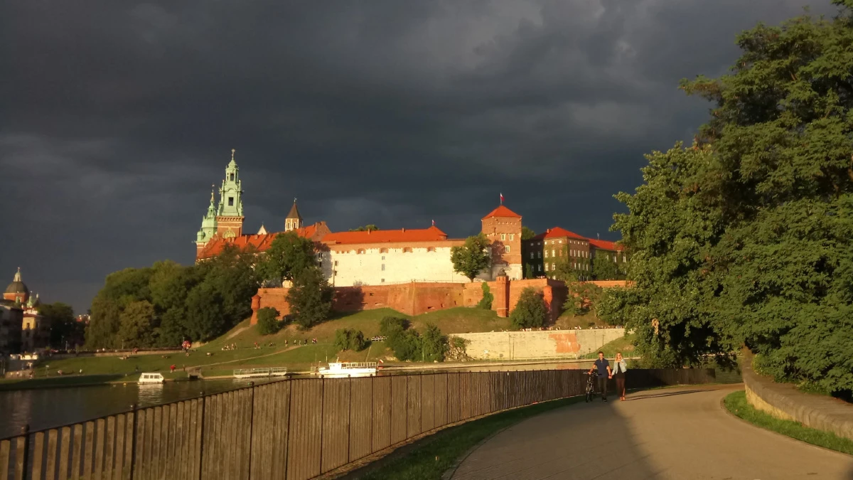 Rząd udaje, że smogu w Polsce nie ma i nie będzie. Dobrą zabawę popsuł mu właśnie Kraków
