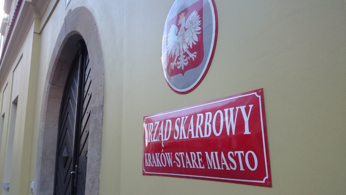 Skarbówka oddaje kasę za taniec na rurze, ale firmową  herbatę zbanowała. To postęp, Polska się cywilizuje