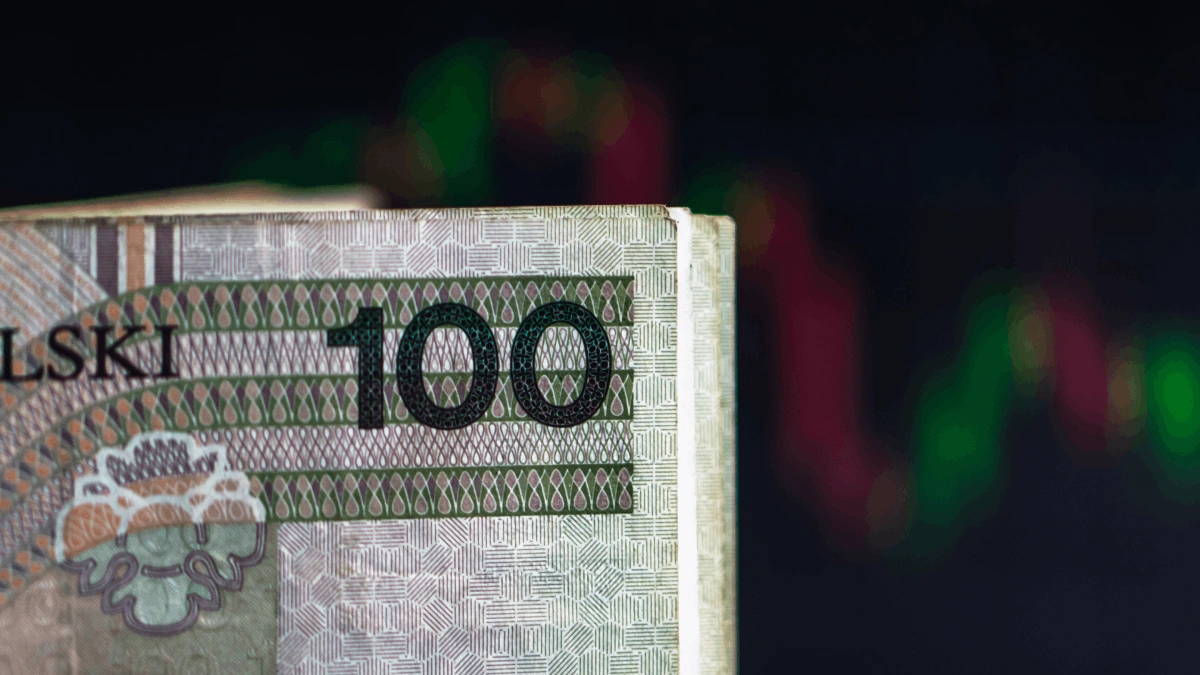 Złoty chłopcem do bicia dla innych walut. Zobaczcie, od kogo zbiera największy łomot