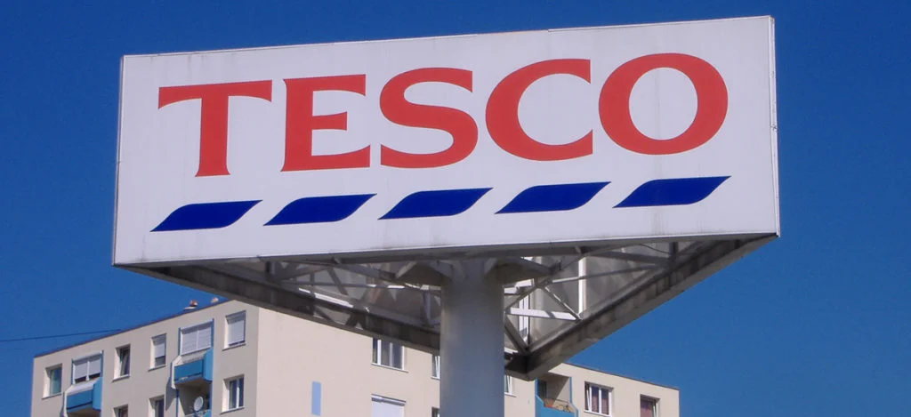 UOKiK zablokował Carrefourowi przejęcie Tesco. Przynajmniej na razie