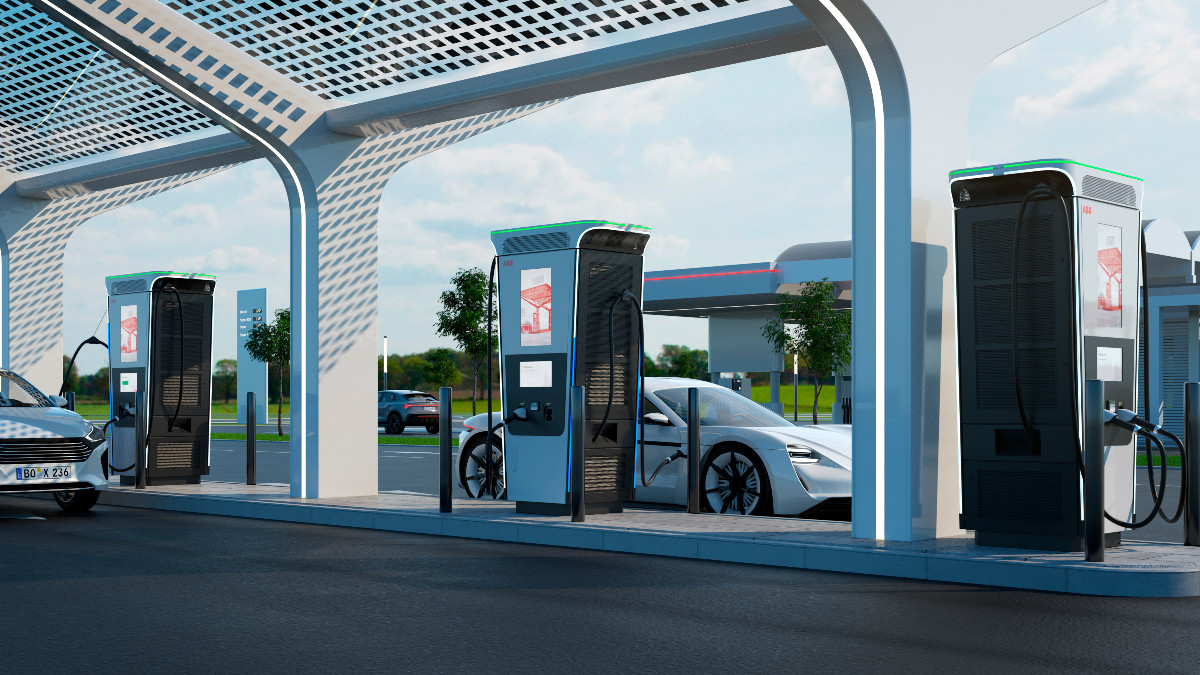 Auta elektryczne. ABB ma ładowarkę, która w kwadrans naładuje każde auto elektryczne