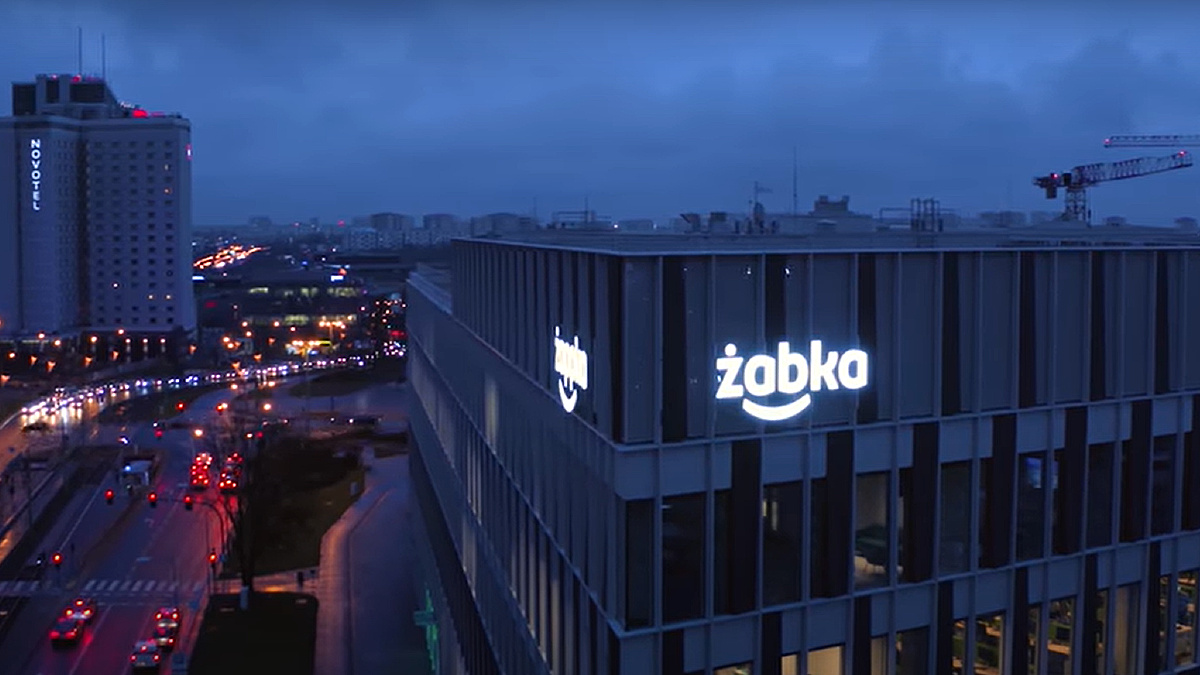 Zakupy spożywcze online. Teraz także Żabkać idzie w błyskawiczne dostawy z dark store'ów