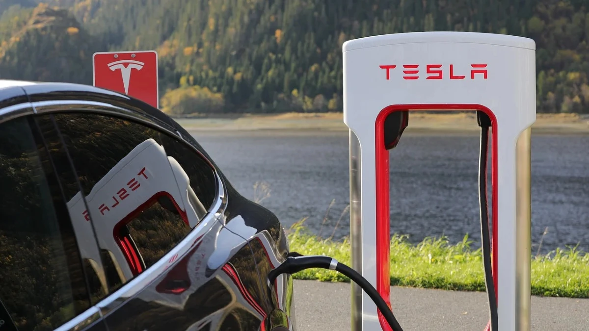 Samochody elektryczne. Hertz kupuje od Tesli 100 000 aut