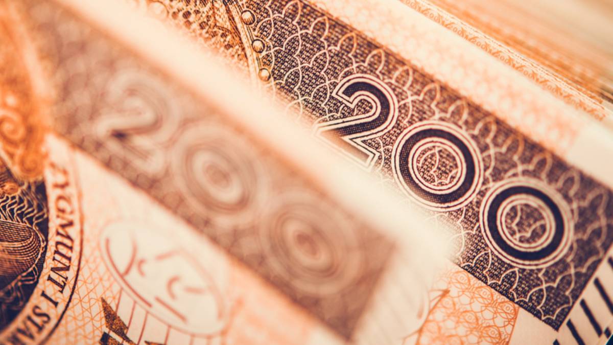 Koniec miesiąca miodowego naszej waluty. Złoty osłabił się wobec euro i dolara