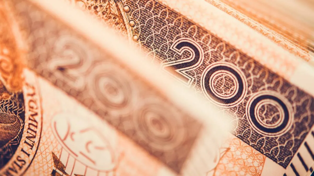 Koniec miesiąca miodowego naszej waluty. Złoty osłabił się wobec euro i dolara