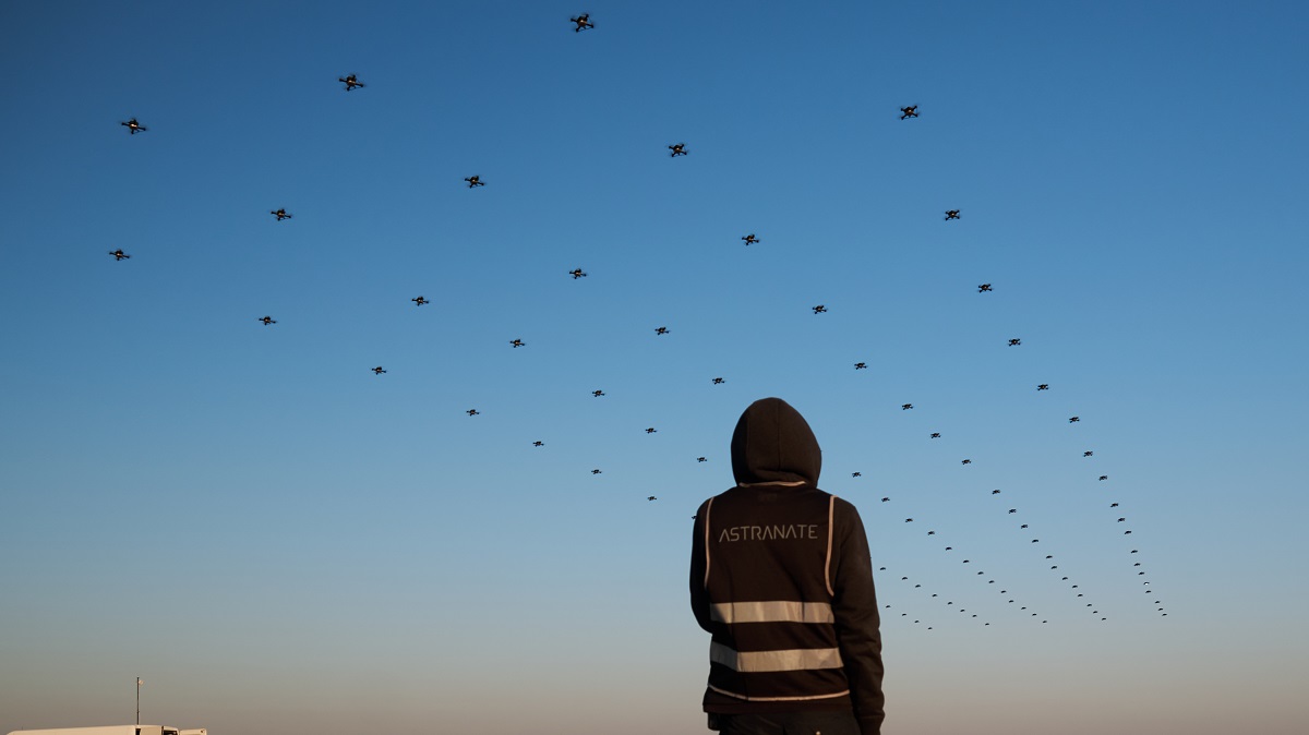 Polska firma tworzy pokazy dronów. Potrafi kontrolować kilkaset maszyn jednocześnie