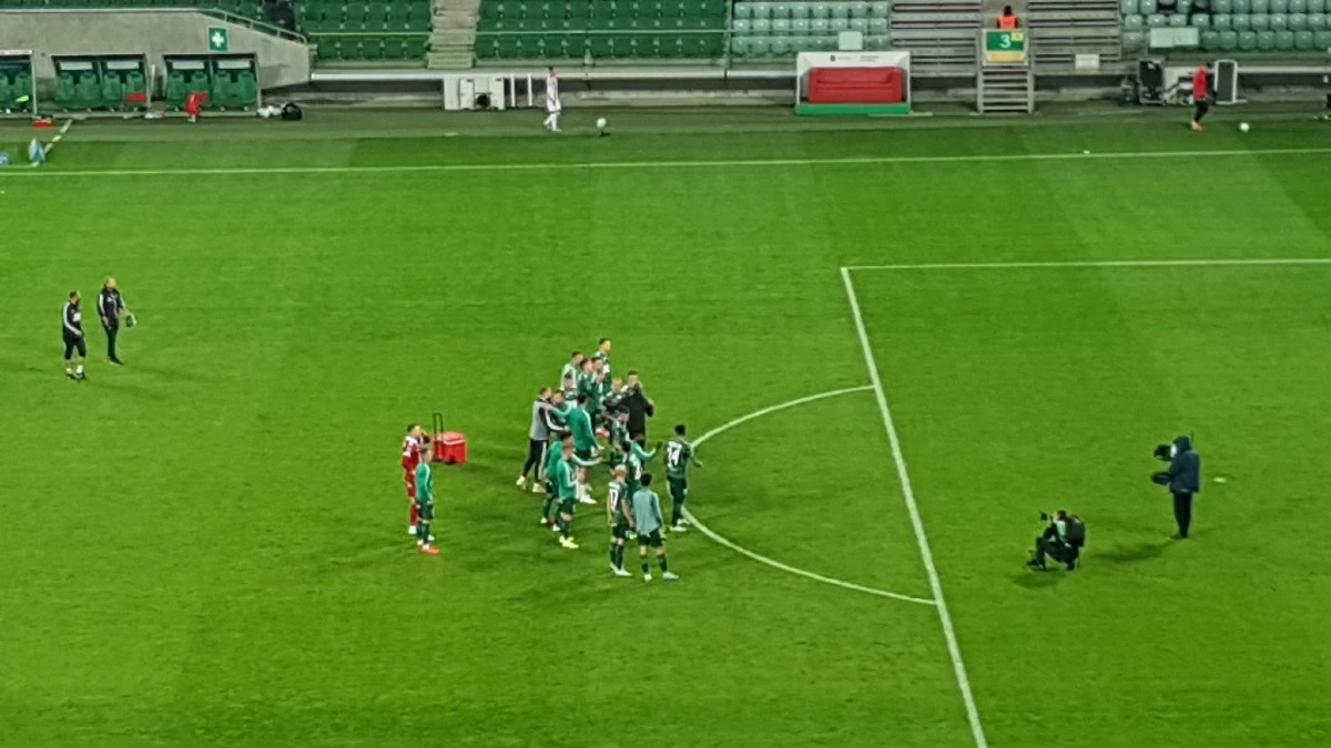 Piłkarze jak górnicy - będą dotowani z budżetu. Rząd tłumaczy, że kluby słabo grają i mało zarabiają