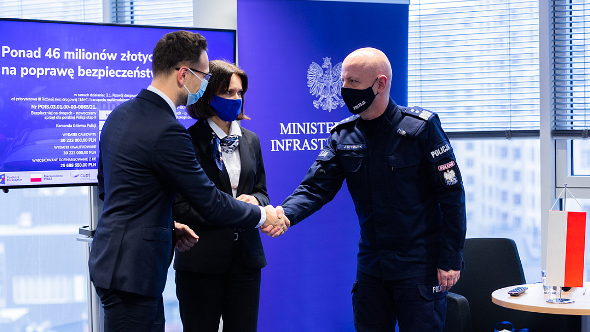 Nowe radiowozy nieoznakowane. Policja dostanie sprzęt za miliony z UE